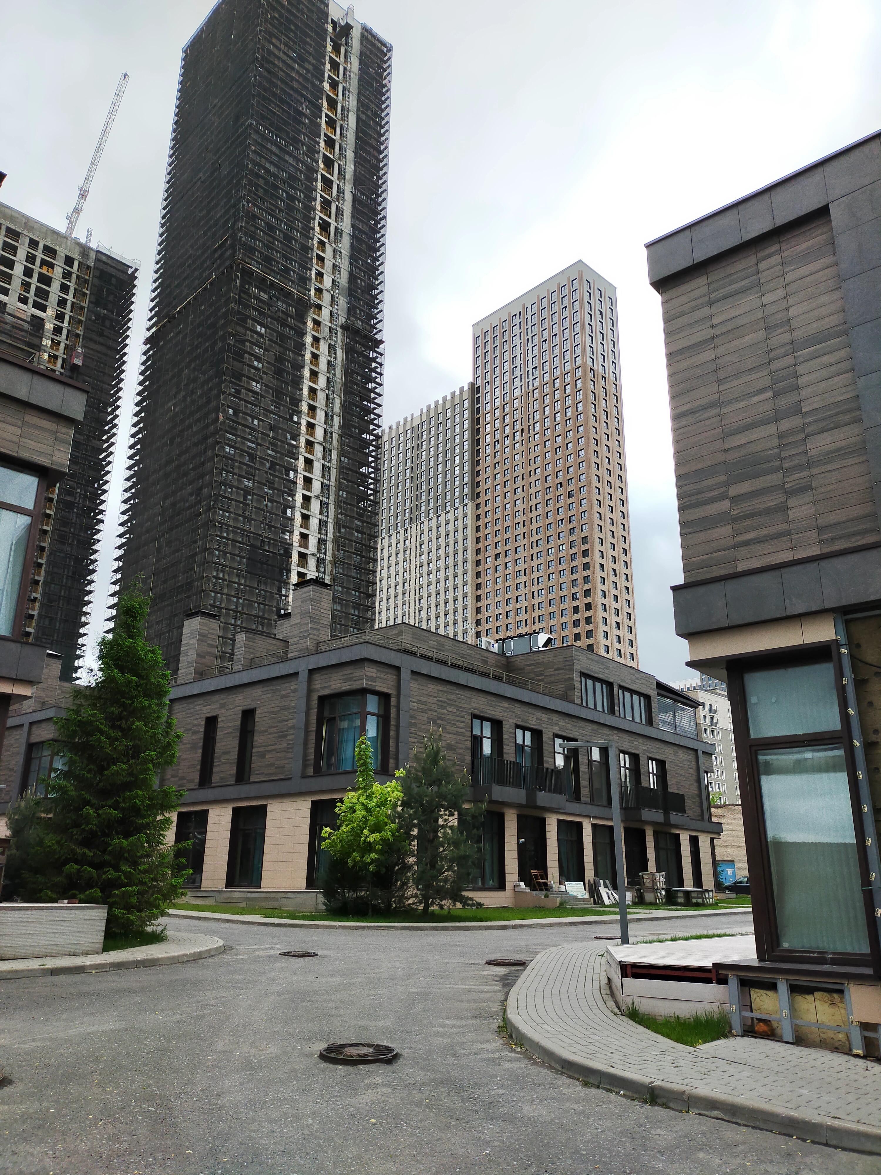 Монтаж вытяжной вентиляции и кондиционеров в таунхаусе 120м2.